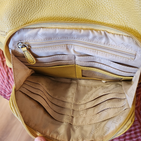 **TIGNANELLO** yellow leather shoulder bag with built-in wallet. - Picture 11 of 14